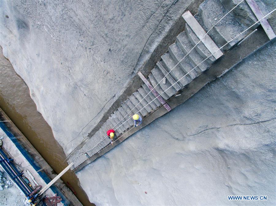 CHINA-CHONGQING-THREE GORGES-SPIDER-MAN (CN) 