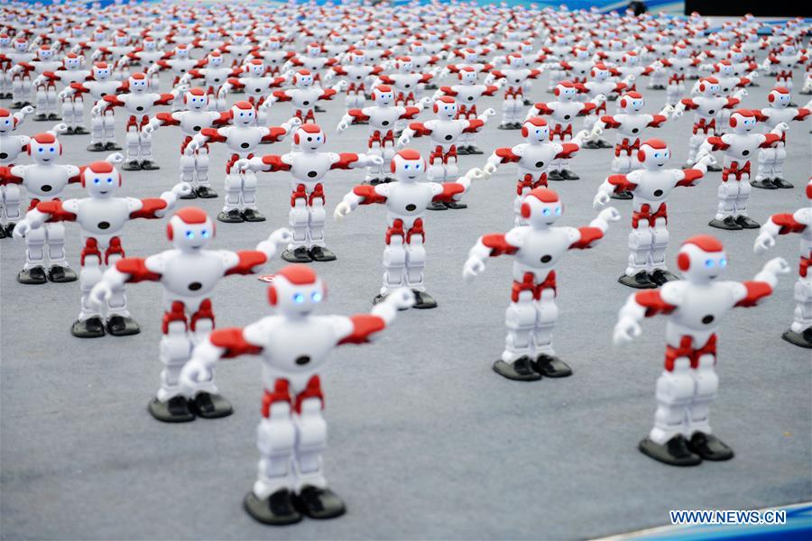 #CHINA-QINGDAO-ROBOT DANCING-GUINNESS RECORD (CN)