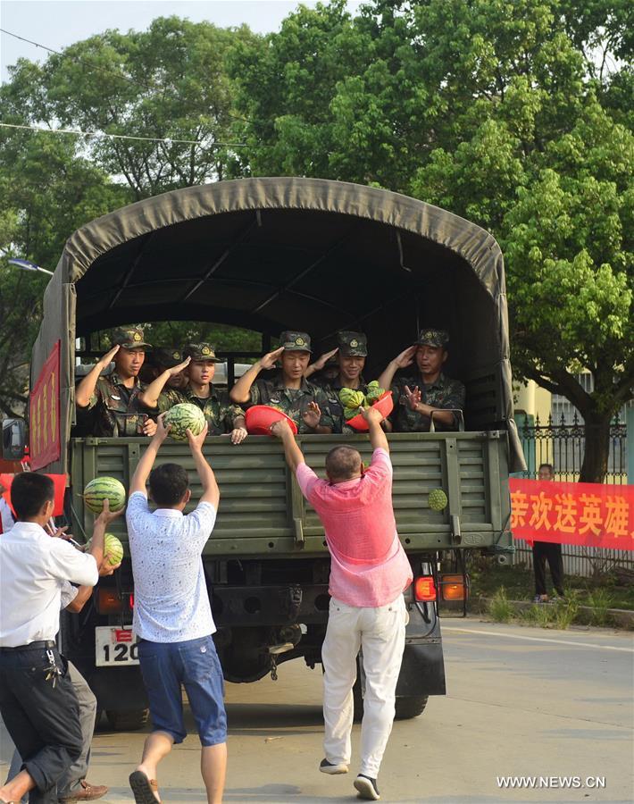 CHINA-JIANGXI-FLOOD CONTROL-SOLDIER-FAREWELL (CN)