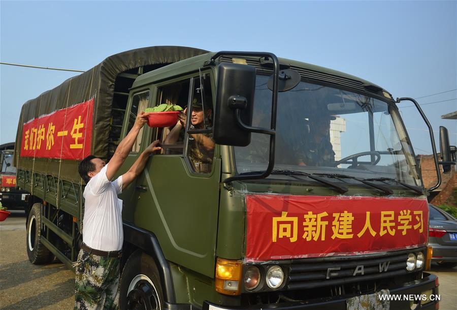 CHINA-JIANGXI-FLOOD CONTROL-SOLDIER-FAREWELL (CN)