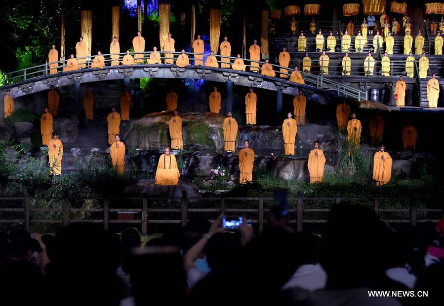The music ritual was shown on the natural stage of the Songshan Mountain to present a rhythm combined with natural sounds and the 'Zen Music'. 