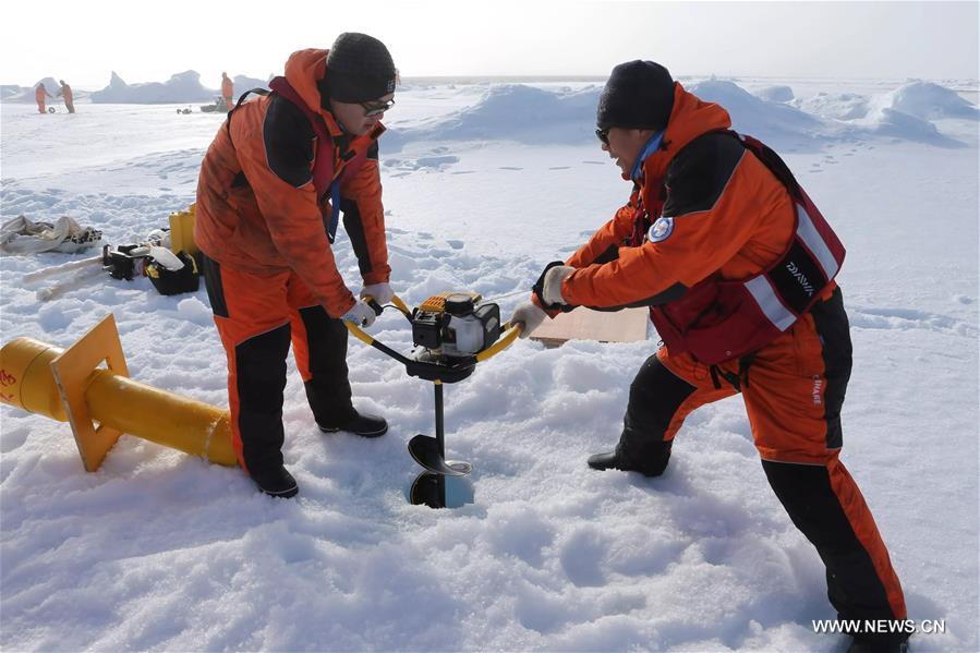 The research team of China's seventh expedition set up its first ice station and began working on Thursday.