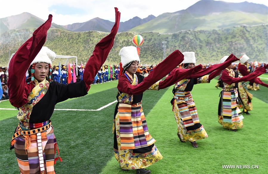 Herdsmen nearby gathered here to showcase their voice and dance.