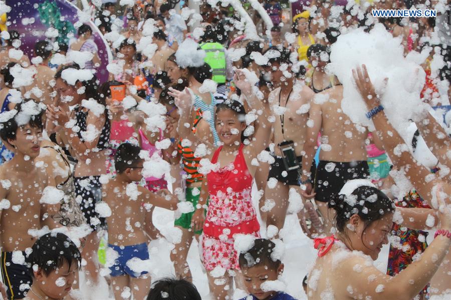 #CHINA-YANTAI-BUBBLE CARNIVAL (CN)
