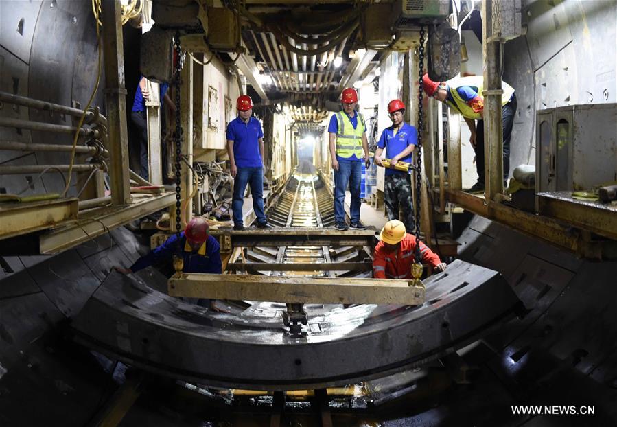 About 1,040 meters tunnel shield construction of the second phase of the Kunming subway Line No. 6 has been finished as of Aug. 21. 