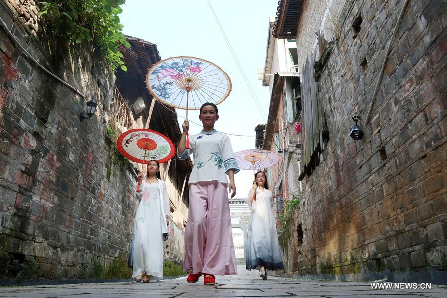 #CHINA-GUIZHOU-LIPING-DRESS SHOW (CN)