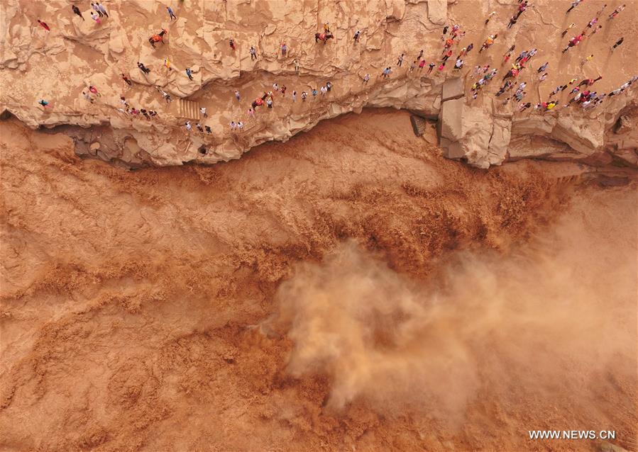 Aerial photo taken on Aug. 25, 2016 shows the Hukou Waterfalls on the Yellow River in Linfen, north China's Shanxi Province. (Xinhua/Niu Yixin) 