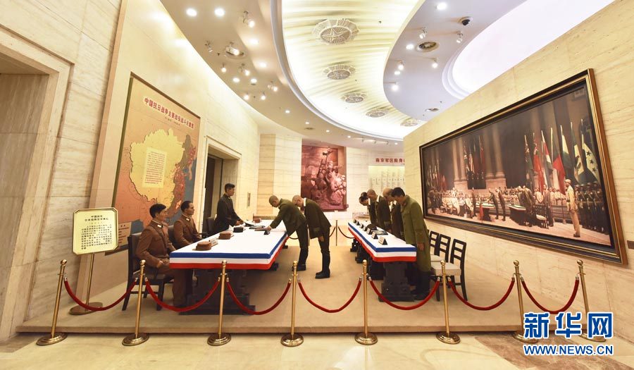 9月9日侵华日军投降签字仪式的场景,展示了71年前中国抗战胜利的时刻
