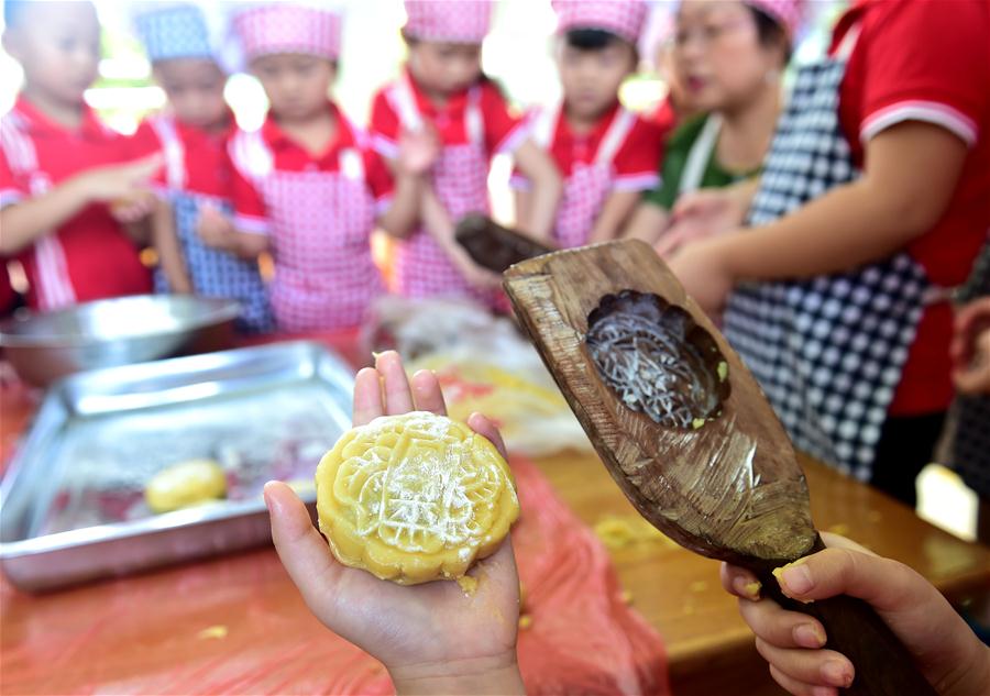 CHINA-HEFEI-MID-AUTUMN FESTIVAL-PREPARATION (CN)