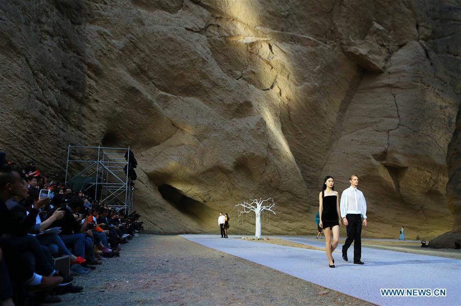 #CHINA-GANSU-GEOLOGICAL PARK-FASHION SHOW (CN)