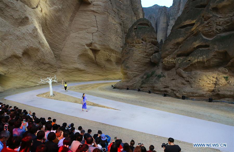 #CHINA-GANSU-GEOLOGICAL PARK-FASHION SHOW (CN)