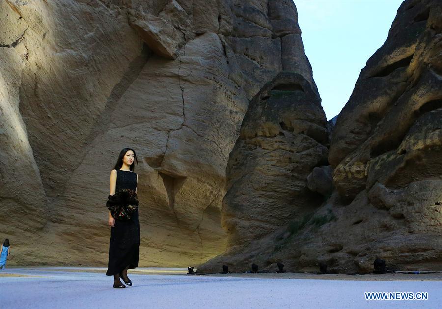 #CHINA-GANSU-GEOLOGICAL PARK-FASHION SHOW (CN)