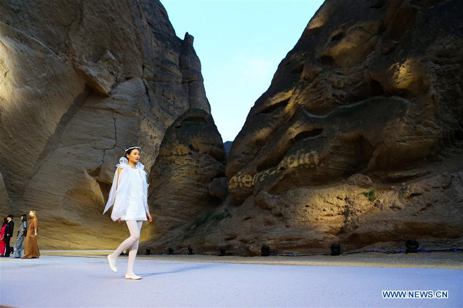 #CHINA-GANSU-GEOLOGICAL PARK-FASHION SHOW (CN)