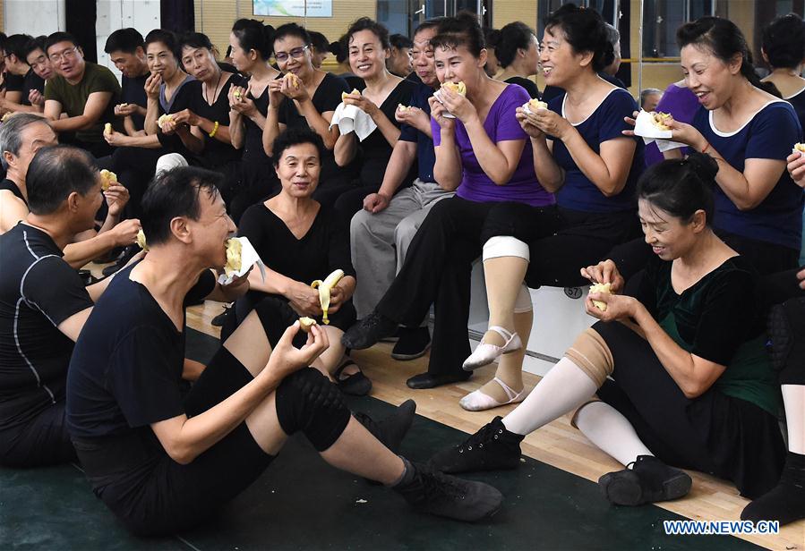 CHINA-TIANJIN-ELDERLY BALLET DANCER (CN)