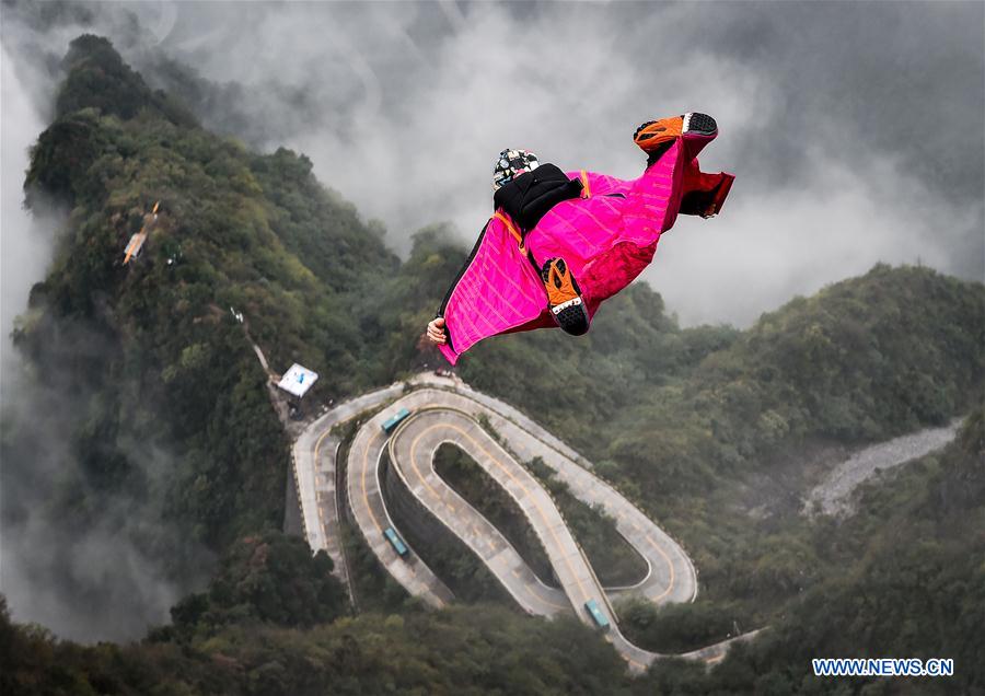 (SP)CHINA-ZHANGJIAJIE-WINGSUIT FLYING-CHINA GRAND PRIX(CN) 