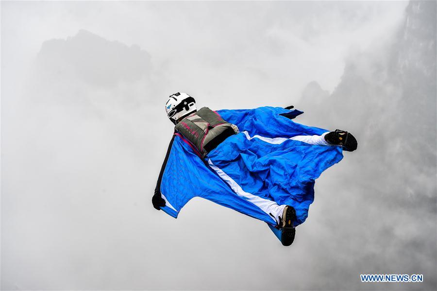 (SP)CHINA-ZHANGJIAJIE-WINGSUIT FLYING-CHINA GRAND PRIX(CN) 