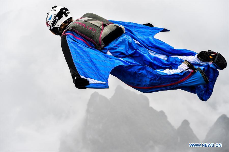 (SP)CHINA-ZHANGJIAJIE-WINGSUIT FLYING-CHINA GRAND PRIX(CN) 