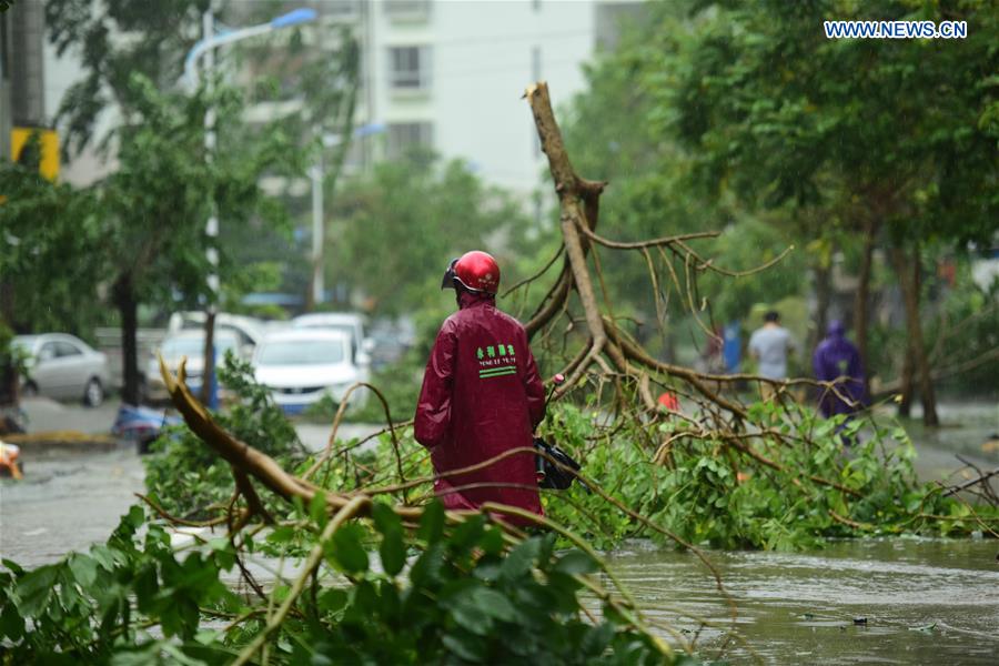 #CHINA-HAINAN-TYPHOON SARIKA-LANDFALL (CN)