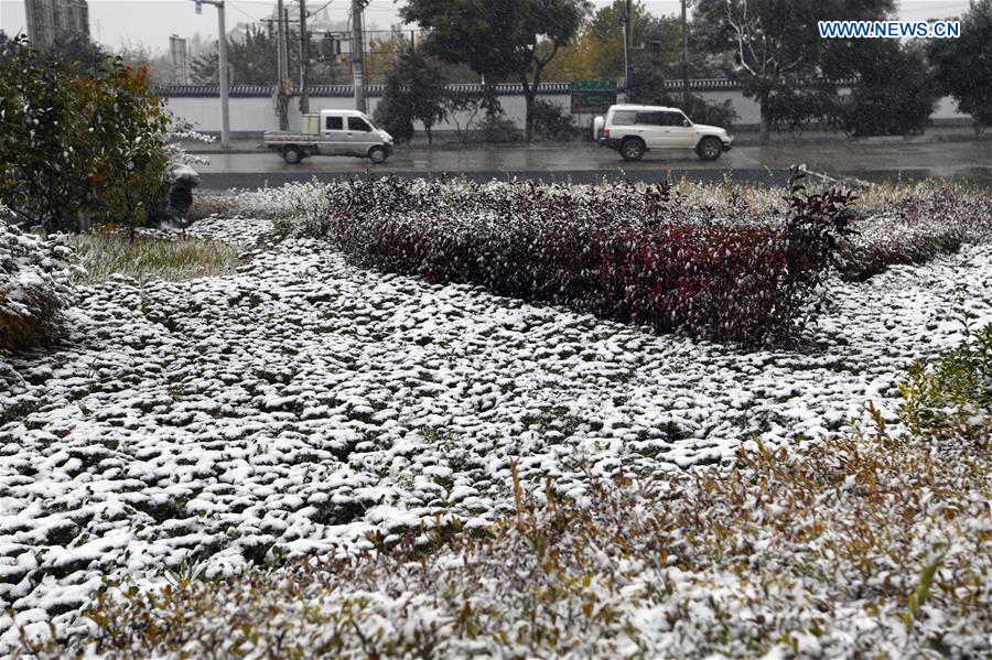 CHINA-GANSU-LANZHOU-SNOWFALL (CN) 