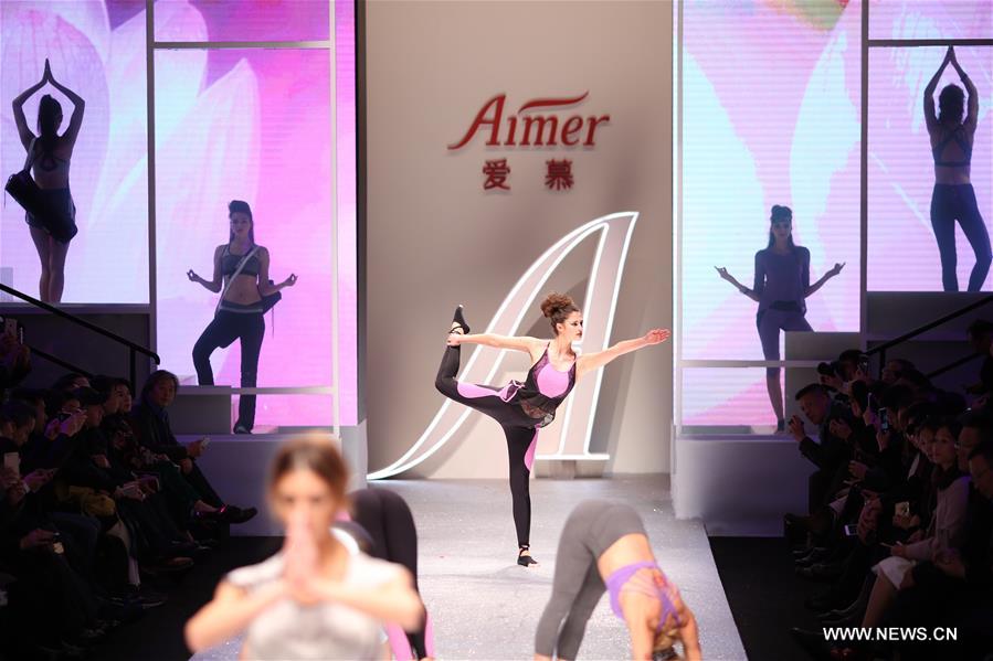 A model shows a creation of Aimer during the China Fashion Week in Beijing, capital of China, Oct. 30, 2016. (Xinhua/Jin Liangkuai) 