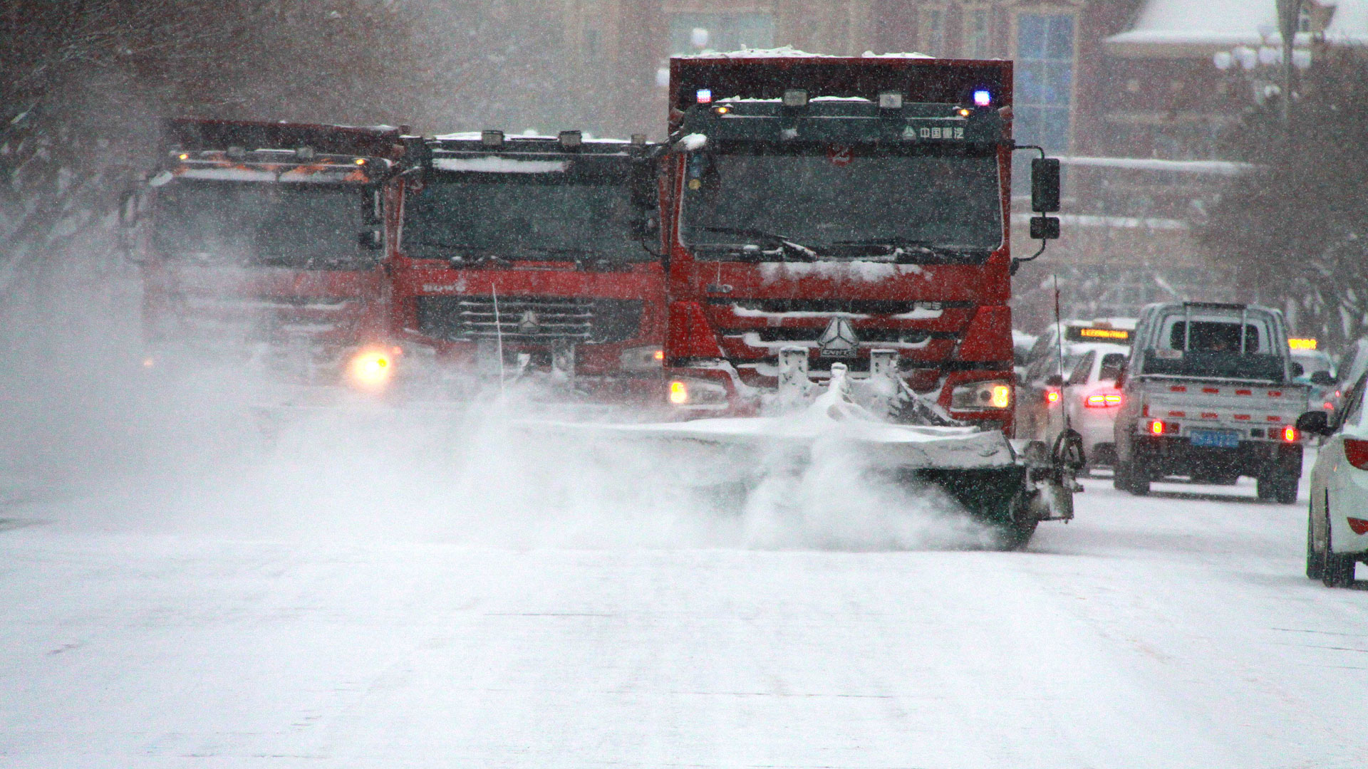 阿勒泰持续降雪 山区积雪超1米突破历史极值