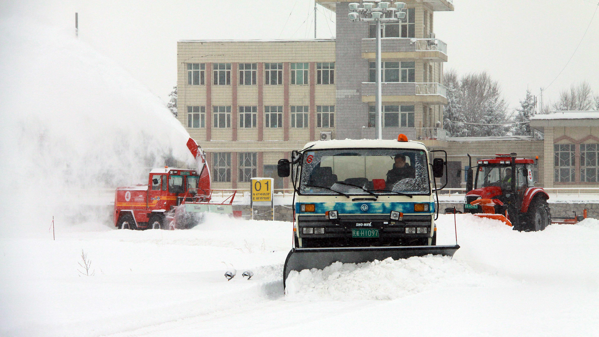 阿勒泰持续降雪 山区积雪超1米突破历史极值