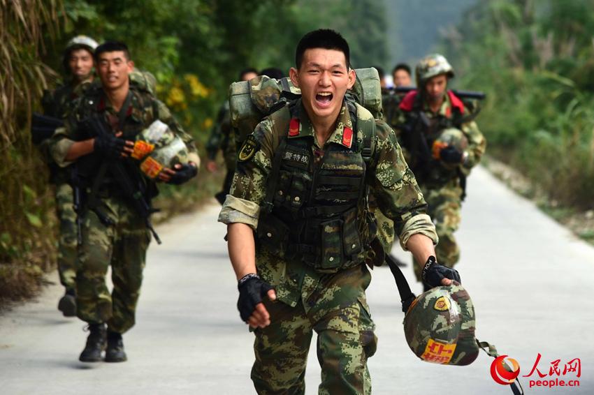 武警特战队员魔鬼周训练磨炼利刃刀尖-国内