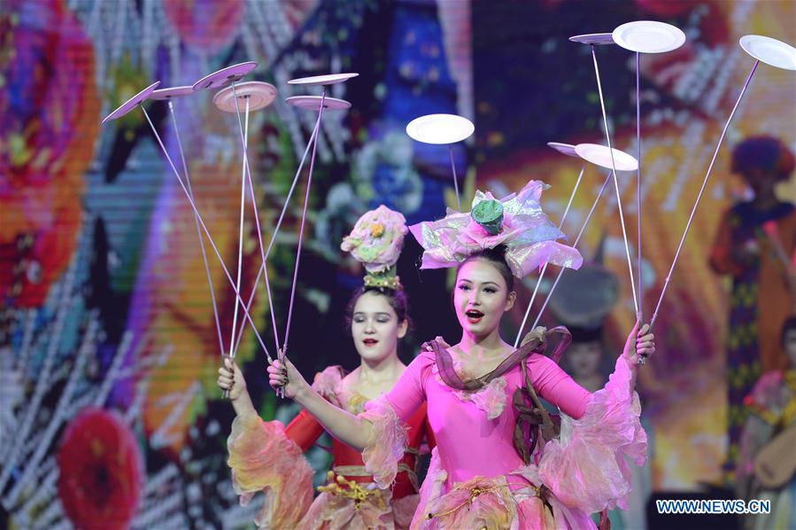 CHINA-HENAN-ACROBATICS FESTIVAL (CN) 