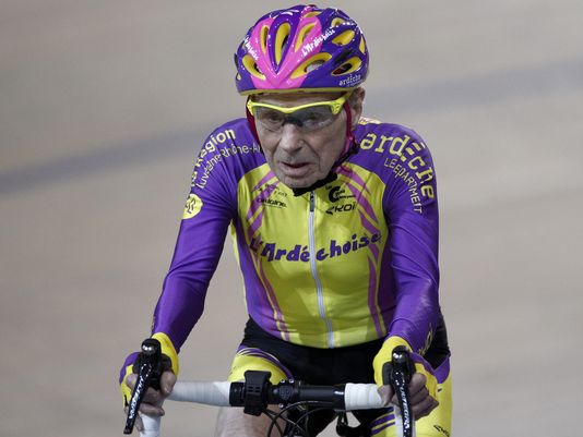 法國105歲自行車手再創世界紀錄 1小時騎行22.547公裡