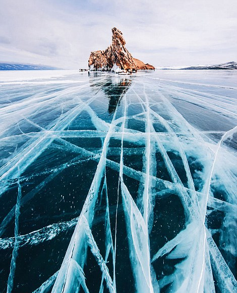 俄貝加爾湖冬季結冰造就魔幻奇景【6】