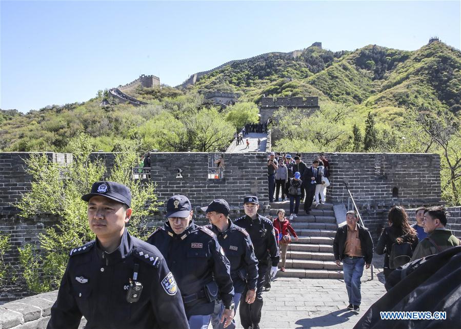 CHINA-BEIJING-ITALY-GREAT WALL-JOINT PATROL (CN)