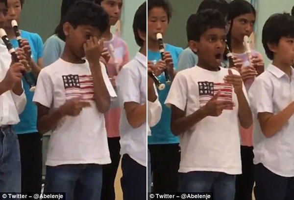 美國男孩忘帶樂器 無奈假裝演奏走紅網絡