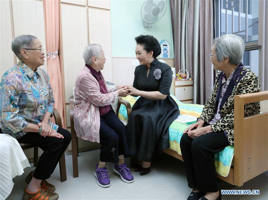 CHINA-HONG KONG-PENG LIYUAN-SENIOR CITIZENS-VISIT (CN)