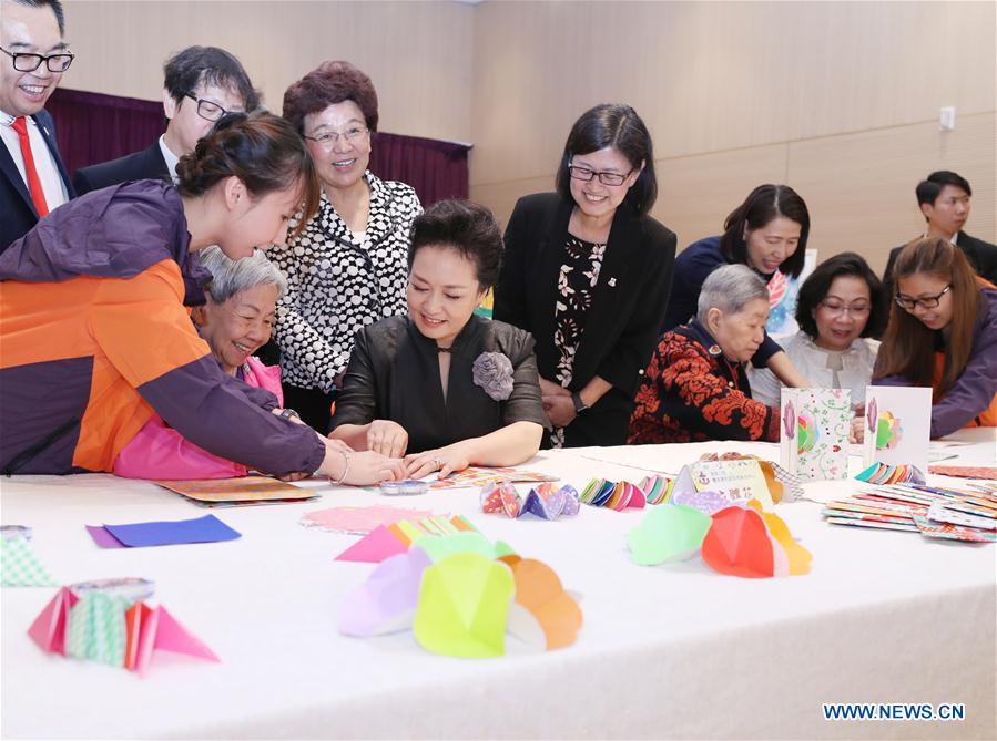 CHINA-HONG KONG-PENG LIYUAN-SENIOR CITIZENS-VISIT (CN)