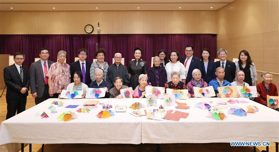 CHINA-HONG KONG-PENG LIYUAN-SENIOR CITIZENS-VISIT (CN)