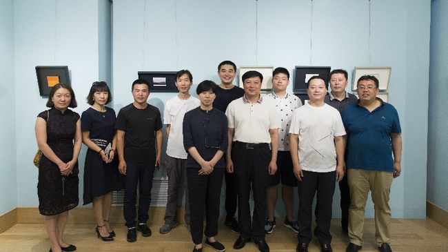 “彼时此刻——刘涵画展”部分嘉宾合影