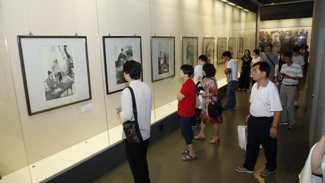 现场观众旅行画展