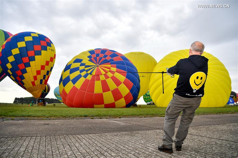 FRANCE-CHAMBLEY-BUSSIERES-HOT AIR BALLOONS-WORLD RECORD