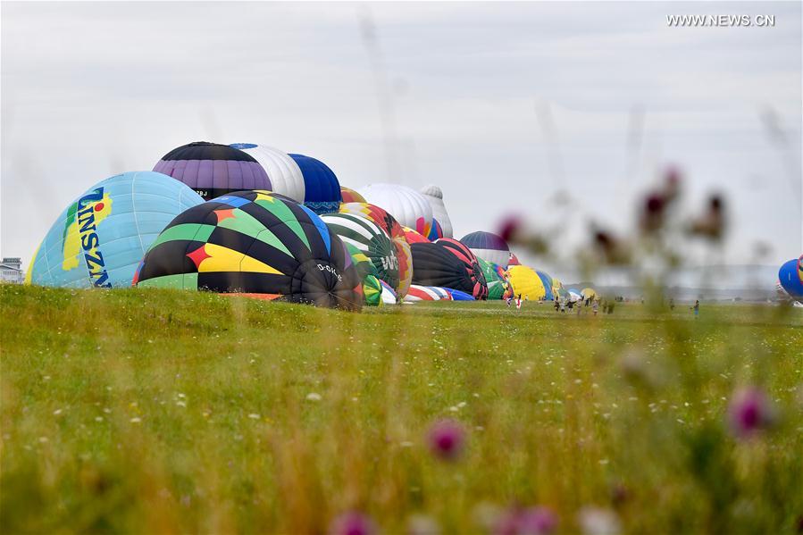 FRANCE-CHAMBLEY-BUSSIERES-HOT AIR BALLOONS-WORLD RECORD