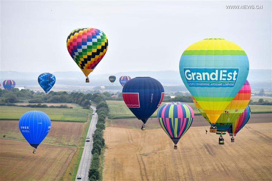 FRANCE-CHAMBLEY-BUSSIERES-HOT AIR BALLOONS-WORLD RECORD