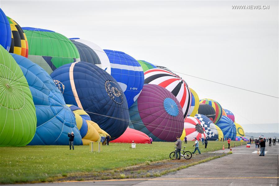 FRANCE-CHAMBLEY-BUSSIERES-HOT AIR BALLOONS-WORLD RECORD