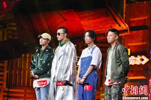 《中国有嘻哈》高强赛制引崩溃 吴亦凡艰难选择现场泪目