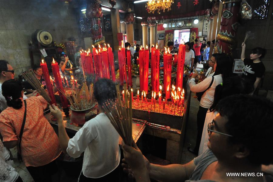THAILAND-BANGKOK-GHOST FESTIVAL-TEMPLE-WORSHIP