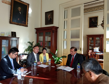 希臘雅典大學校長會見廣西科技代表團並舉行務實座談