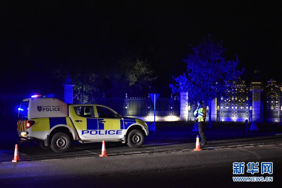 （国际）（1）英国发生小型飞机与直升机相撞事故造成4人死亡