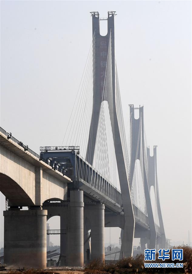 （經濟）（2）蒙華鐵路洞庭湖特大橋主橋工程進入收尾階段