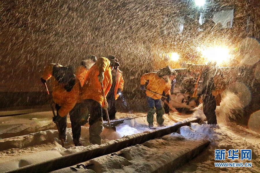 （社会）（1）新疆多部门积极应对暴雪天气