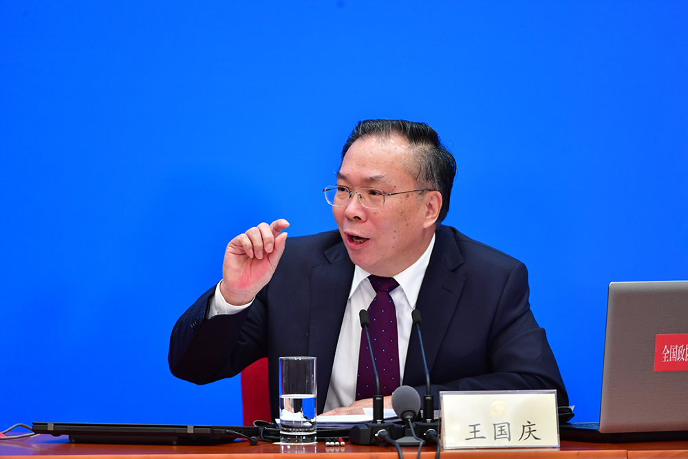 王国庆回答记者提问。人民网记者 于凯 摄