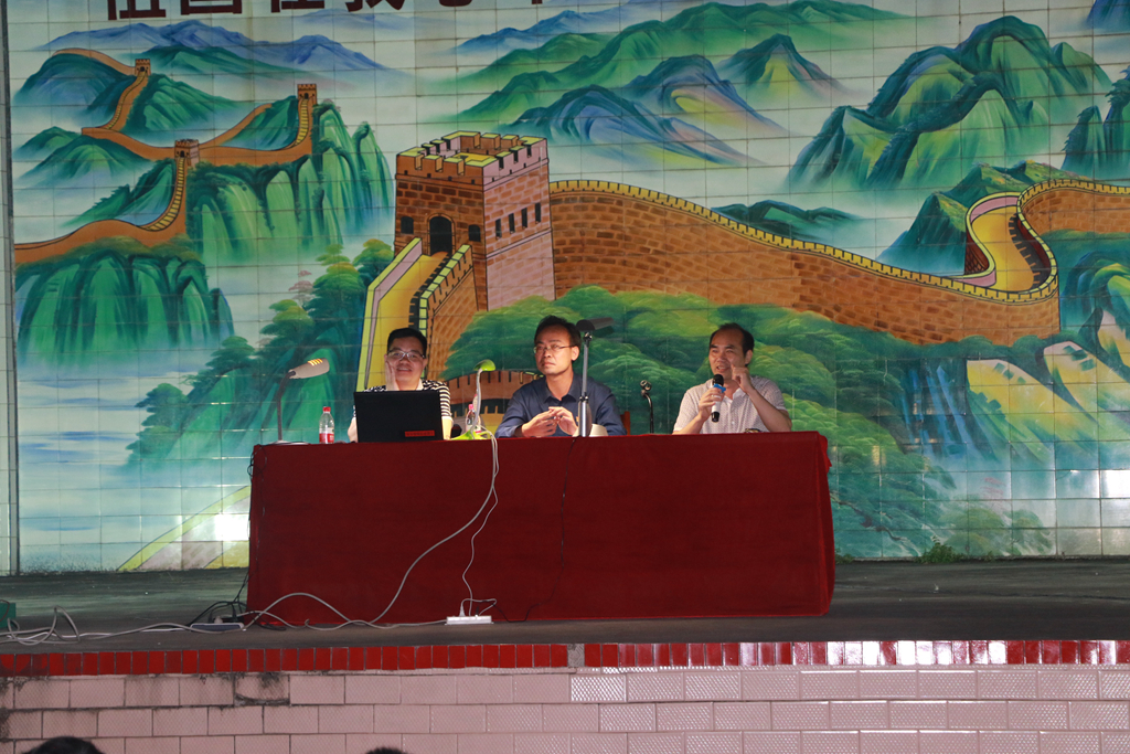 南宁二中到上思中学开展帮扶支教活动