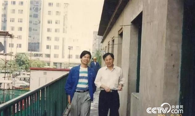 1984�꣬½���������ڷ�չ������Ŀ���¹��̲���